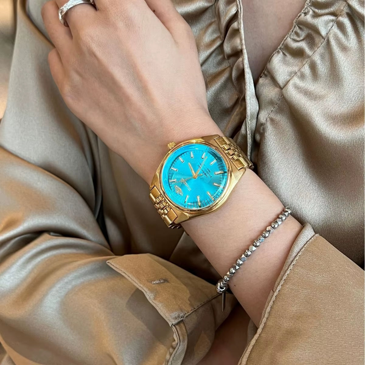2024 Masafei Top Quality Stylish Color Dial Quartz Watches Women Luxury Gold Winding Watches Steel Strap Ladies Watches (NO BOX)